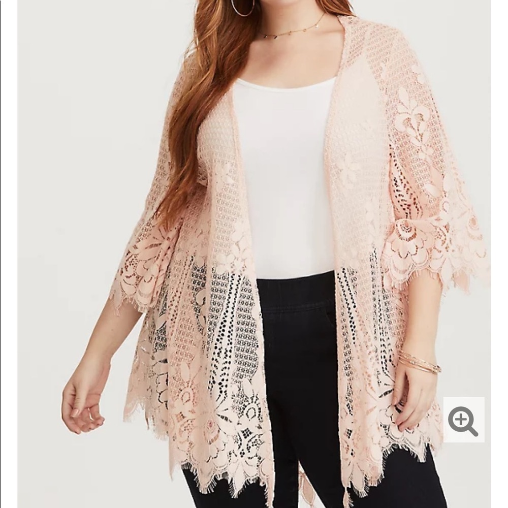 NWT Torrid Pale Blush Scalloped Lace Kimono